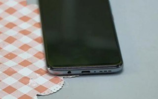 手机顶端的小孔是干什么用的（小孔原来有这么大作用）